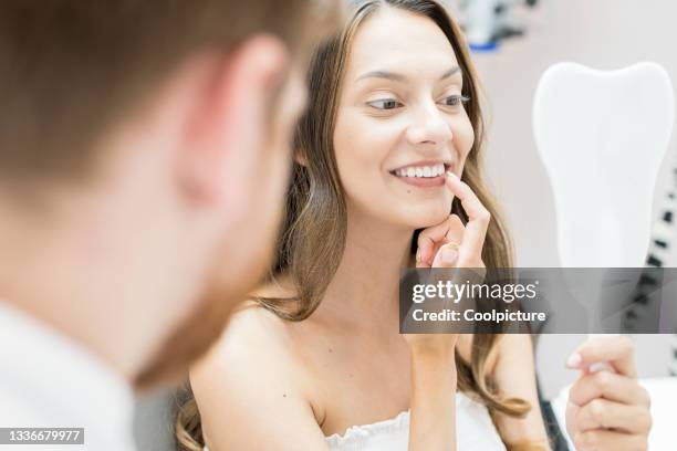 dentist with patient. - implante dentário - fotografias e filmes do acervo