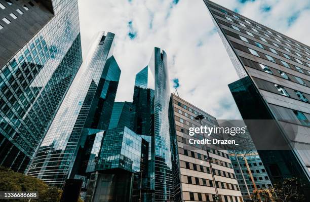 edifícios de escritórios modernos em paris - vista de baixo ângulo - generic location - fotografias e filmes do acervo