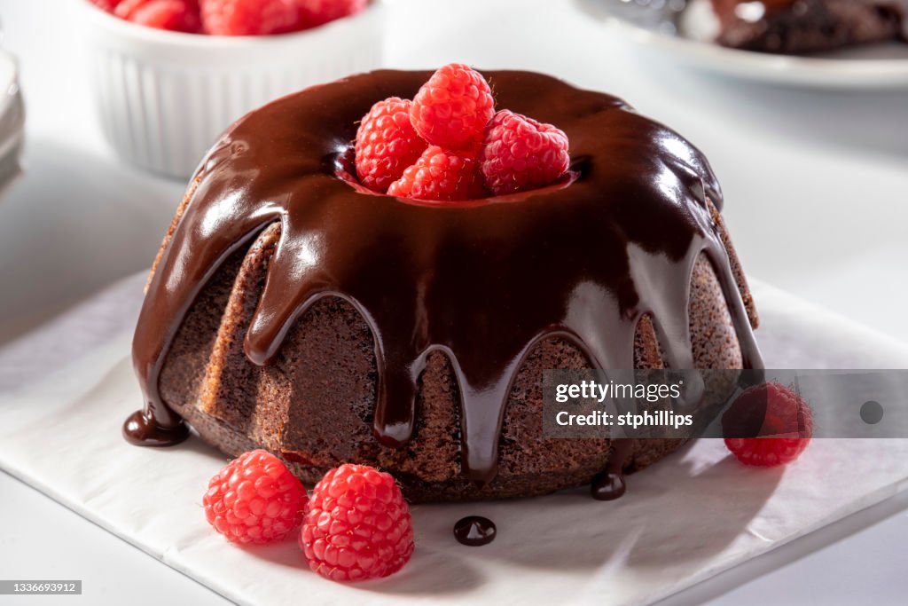 Schokoladen-Bundt-Kuchen mit Schokoladen-Ganache