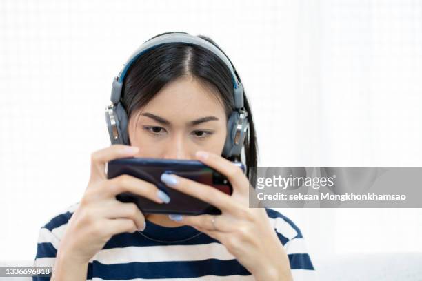 cybersport gamer have live stream and playing game on the smart phone - mobile game stock pictures, royalty-free photos & images