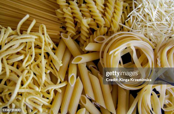 pasta - linguini fotografías e imágenes de stock