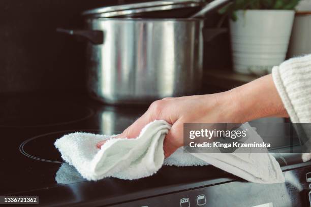 cleaning ceramic hob - spültuch stock-fotos und bilder