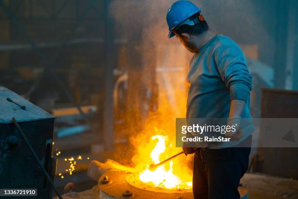 steel worker - gold mining imagens e fotografias de stock