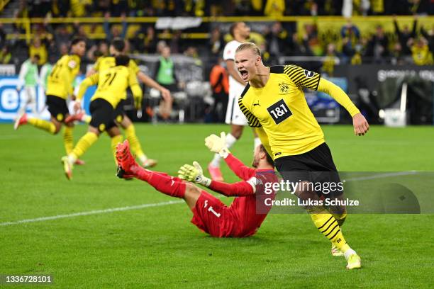 Erling Haaland of Borussia Dortmund celebrates their side's first goal scored by Giovanni Reyna of Borussia Dortmund during the Bundesliga match...