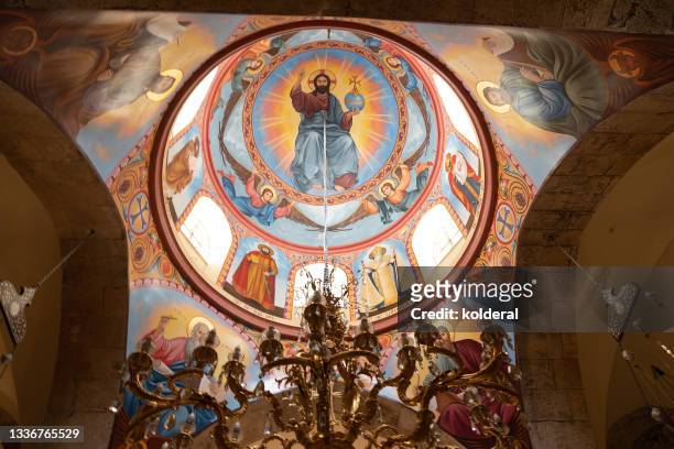 interior ceiling mosaic and chandelier of the church of the holy sepulchre in jerusalem - jesus empty tomb stock pictures, royalty-free photos & images