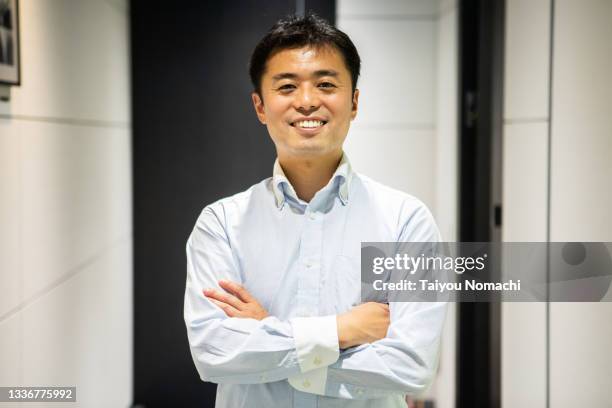 portrait of a japanese male employee - japanese ethnicity bildbanksfoton och bilder