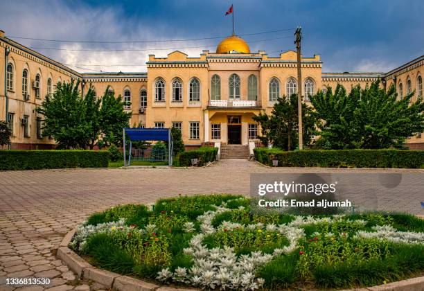 old square, bishkek, kyrgyzstan - bishkek imagens e fotografias de stock