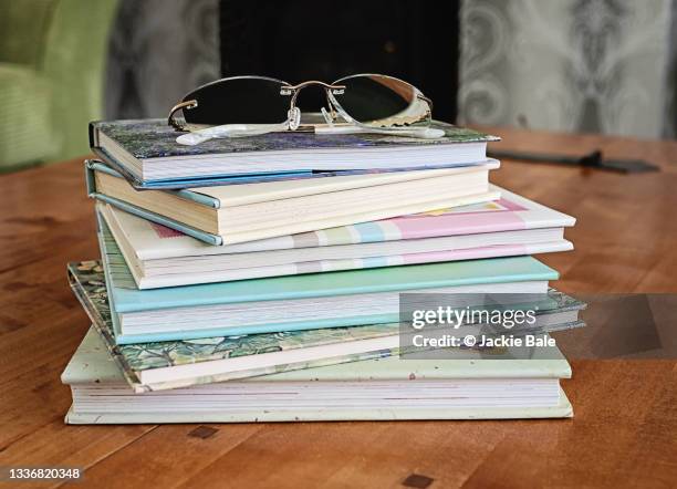 books with reading glasses - coffee table books stockfoto's en -beelden