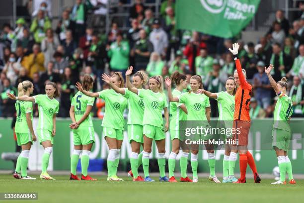 Players of Wolfsburg shows appreciation to the fans during the FLYERAKARM Frauen-Bundesliga match between VfL Wolfsburg and Turbine Potsdam at...