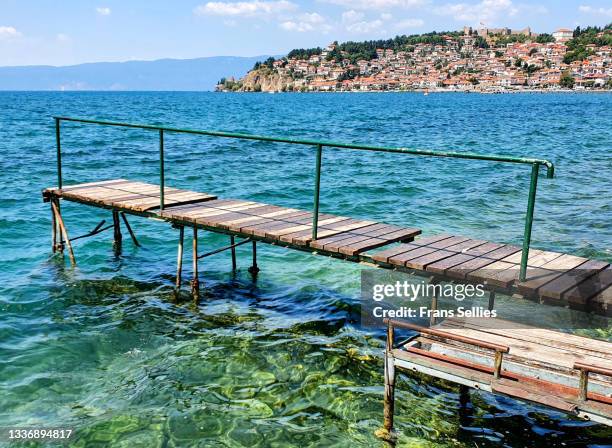 lake ohrid and cityscape of ohrid, north macedonia - lake ohrid stockfoto's en -beelden