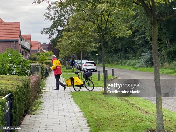 postman - postbode stockfoto's en -beelden