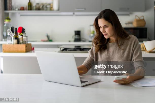 859 Laptop Inbox Stock Photos, High-Res Pictures, and Images - Getty Images