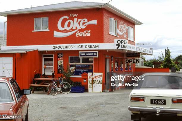 beverley store in nelson, new zealand - 車海老料理 個照片及圖片檔