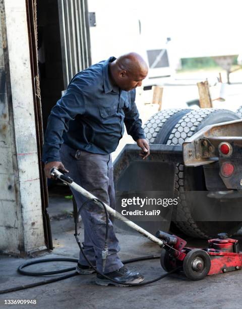 Man Using Hand Jack 2,815 Truck Jack Stock Photos, High-Res Pictures, and Images - Getty Images
