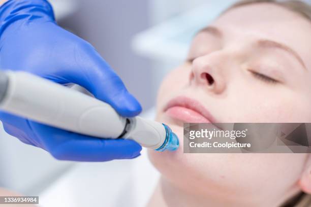 beauty clinic: radio frequency - double chin stock-fotos und bilder