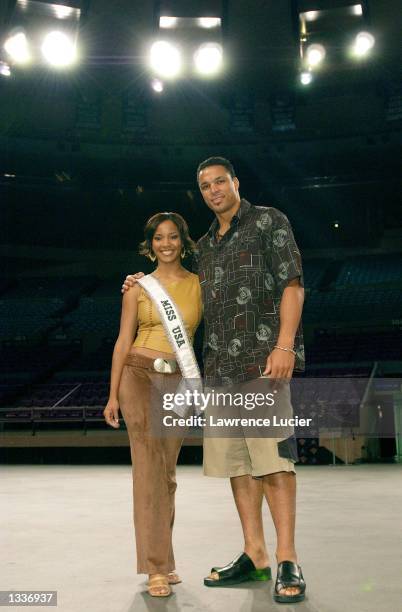 Miss USA 2002 Shauntay Hinton and All Pro Tight End Tony Gonzalez of the Kansas City Chiefs appear at the try outs for the New York Knicks City...