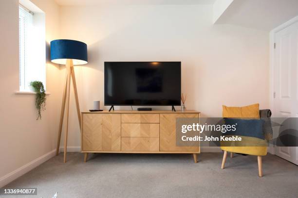 home property interiors - tv in living room stock pictures, royalty-free photos & images