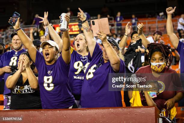 Little Raves Fan Baltimore Ravens Fans Photos and Premium High Res Pictures - Getty Images
