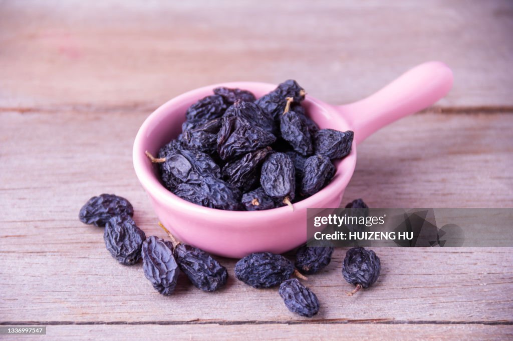 Black raisins