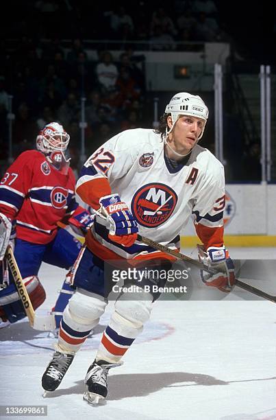 Steve Thomas of the New York Islanders skates on the ice during an NHL preseason game against the Montreal Canadiens in September, 1992 at the Nassau...