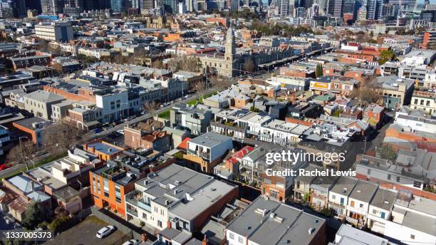 aerial view of houses and apartments in popular inner city suburb of north melbourne - north melbourne stockfoto's en -beelden