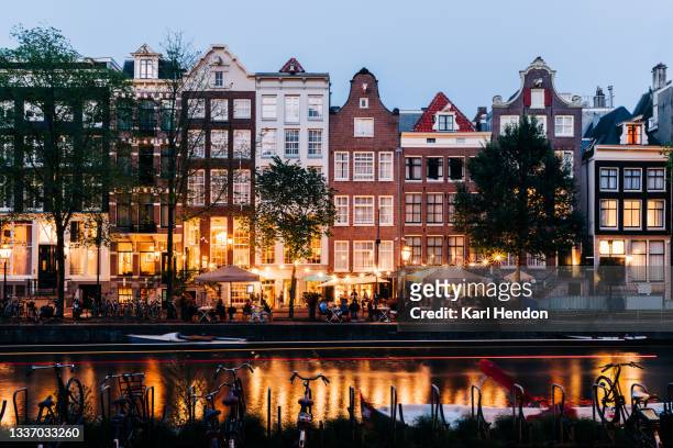 a night-time view of a cafe / street scene in amsterdam - stock photo - amsterdam dusk evening foto e immagini stock