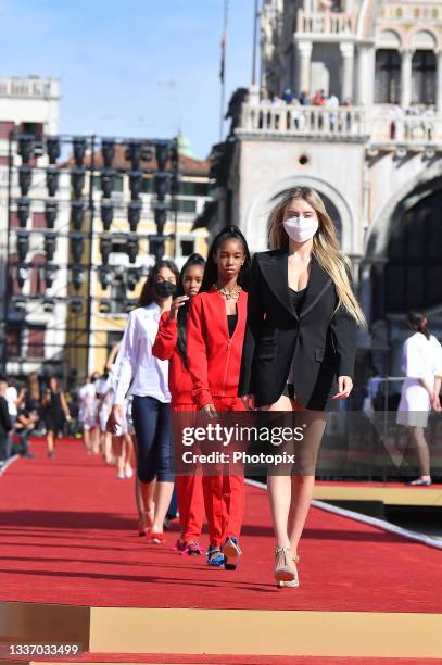Deva Comb Jessie James Combs Photos and Premium High Res Pictures - Getty Images