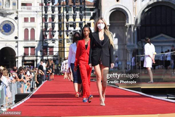 Deva Comb Jessie James Combs Photos and Premium High Res Pictures - Getty Images