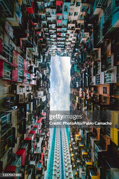 view of crowded residential buildings in hong kong - explosão demográfica imagens e fotografias de stock