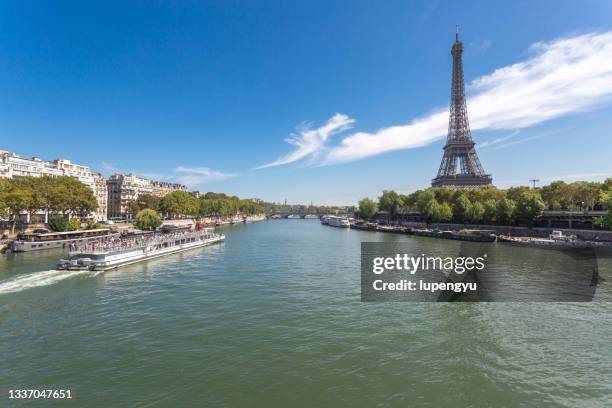 eiffel tower - champ de mars stock pictures, royalty-free photos & images