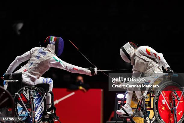 Lonela Mogos of Team Italy competes against Zhou Jingjing during the Women's Team Foil Gold Medal Match on day 5 of the Tokyo 2020 Paralympic Games...