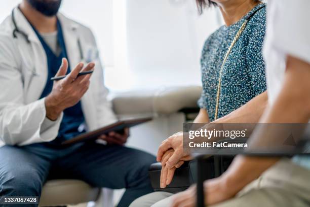 senior couple meeting with a medical doctor at a hospital - 遮蔽的面孔 個照片及圖片檔