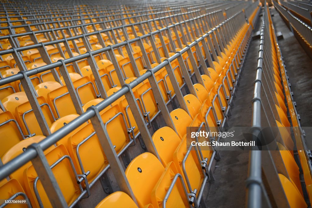 Wolverhampton Wanderers v Manchester United - Premier League