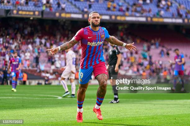 Memphis Depay of FC Barcelona celebrates his team's second goal during the La Liga Santander match between FC Barcelona and Getafe CF at Camp Nou on...