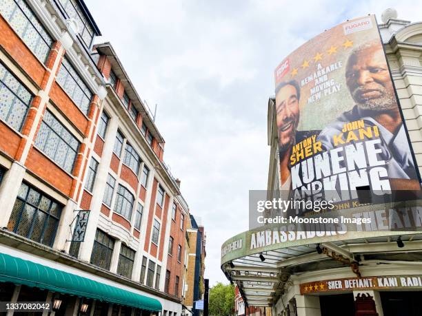 kunene and the king at ambassadors theatre in west end, london - antony sher stock pictures, royalty-free photos & images