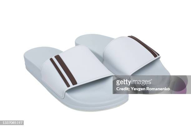 pair of rubber slippers isolated on white background - chinelo sandália - fotografias e filmes do acervo