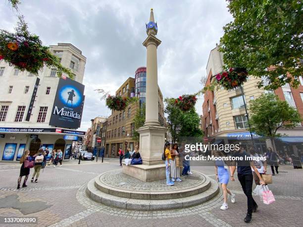 seven dials sundial pillar in covent garden, london - plaza theatre stock pictures, royalty-free photos & images