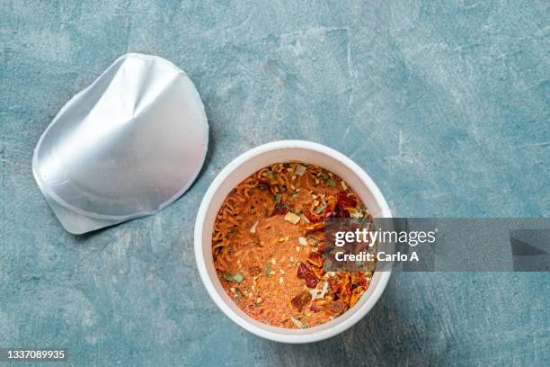 instant noodles in  a  cup - instant noodles stock pictures, royalty-free photos & images