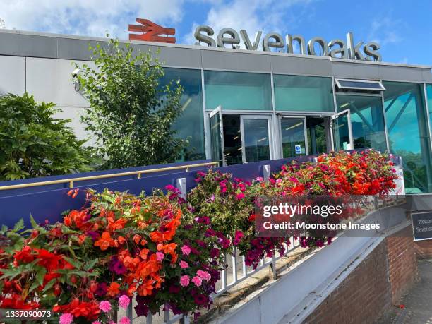 sevenoaks railroad station in kent, england - sevenoaks stock pictures, royalty-free photos & images