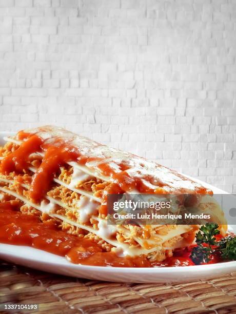 chicken lasagna 1 - serving lasagna stock pictures, royalty-free photos & images