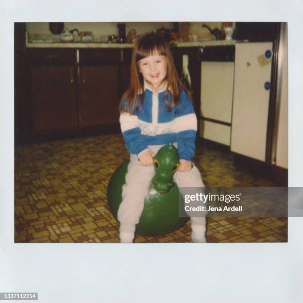little girl playing, 1980s child, vintage childhood photograph - archival photos fotografías e imágenes de stock