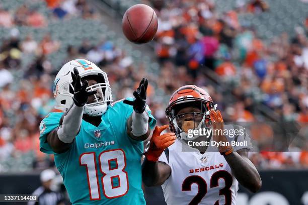 Preston Williams of the Miami Dolphins attempts to catch a pass while being guarded by Darius Phillips of the Cincinnati Bengals in the first quarter...