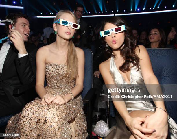 Singers Taylor Swift and Selena Gomez pose at the 2011 American Music Awards held at Nokia Theatre L.A. LIVE on November 20, 2011 in Los Angeles,...