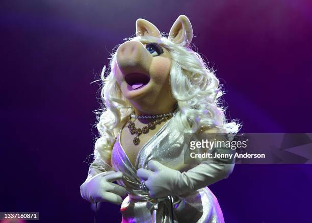 3,142 Images Of Miss Piggy Photos and Premium High Res Pictures - Getty  Images