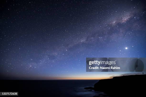 milky way and southern stars in vibrant blue night sky - star field fotografías e imágenes de stock