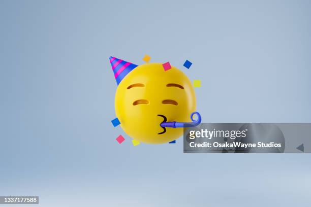 party theme emoticon face with cone cap and party horn blower - émoticon photos et images de collection