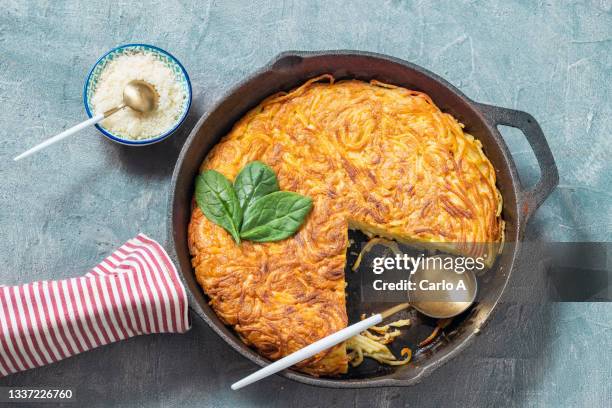 spaghetti frittata - frittata stock pictures, royalty-free photos & images