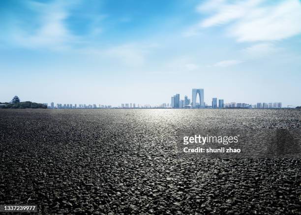 asphalt road against urban skyline - horizon over land road stock pictures, royalty-free photos & images