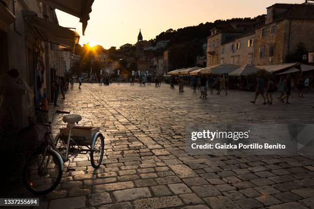 sunset at st. stephen’s square in hvar, croatia - hvar town stock pictures, royalty-free photos & images