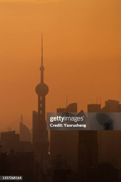 shanghai morning,oriental pearl tower,orange sky - fernsehturm oriental pearl tower stock-fotos und bilder